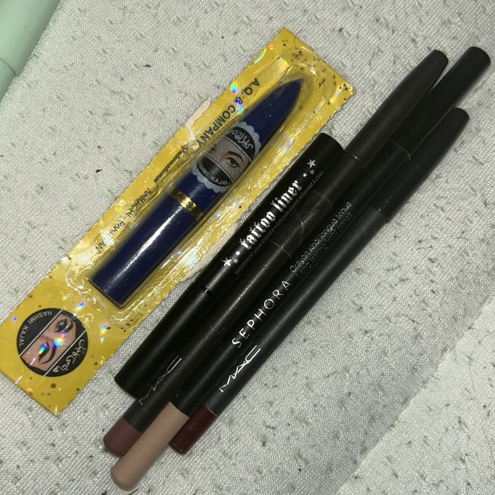 Makeup Bundle - Picture 13 of 15